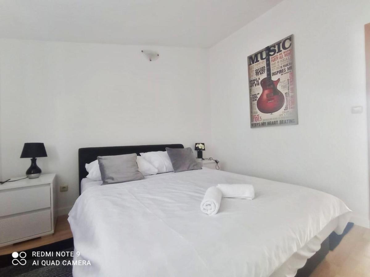 Apartman Mia With Pool1 Σπλιτ Εξωτερικό φωτογραφία